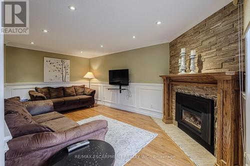 106 Rushdale Drive, Hamilton, ON - Indoor Photo Showing Living Room With Fireplace