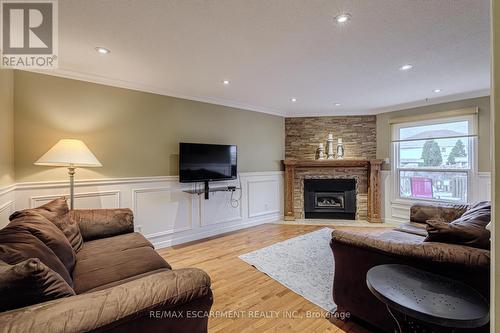 106 Rushdale Drive, Hamilton, ON - Indoor Photo Showing Living Room With Fireplace