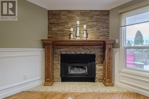 106 Rushdale Drive, Hamilton, ON - Indoor Photo Showing Living Room With Fireplace