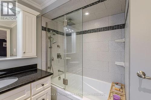 106 Rushdale Drive, Hamilton, ON - Indoor Photo Showing Bathroom