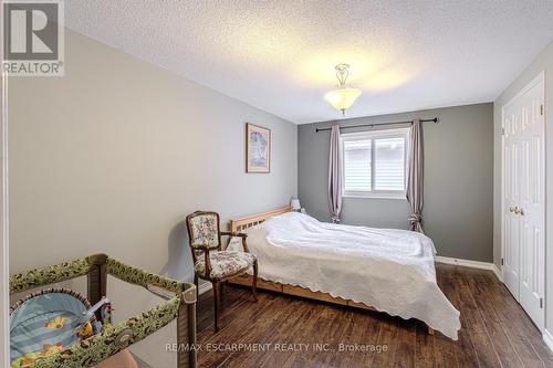 106 Rushdale Drive, Hamilton, ON - Indoor Photo Showing Bedroom