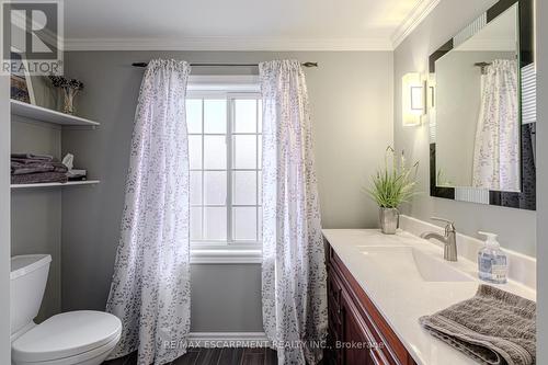 106 Rushdale Drive, Hamilton, ON - Indoor Photo Showing Bathroom