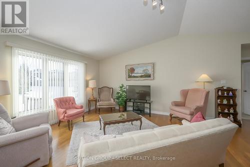 2086 Denview Avenue, London, ON - Indoor Photo Showing Living Room