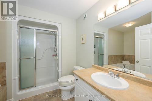 2086 Denview Avenue, London, ON - Indoor Photo Showing Bathroom