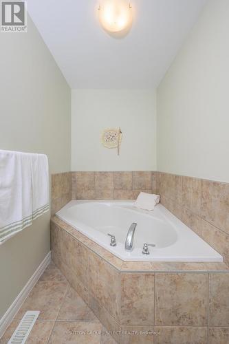 2086 Denview Avenue, London, ON - Indoor Photo Showing Bathroom