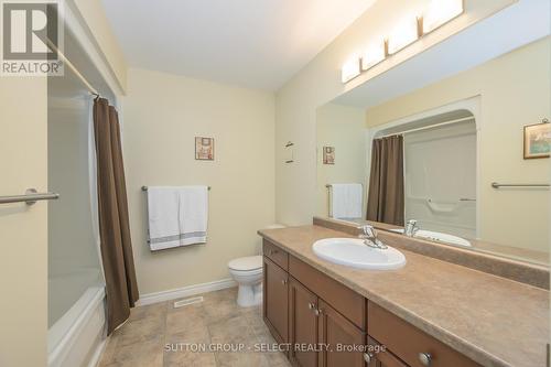 2086 Denview Avenue, London, ON - Indoor Photo Showing Bathroom