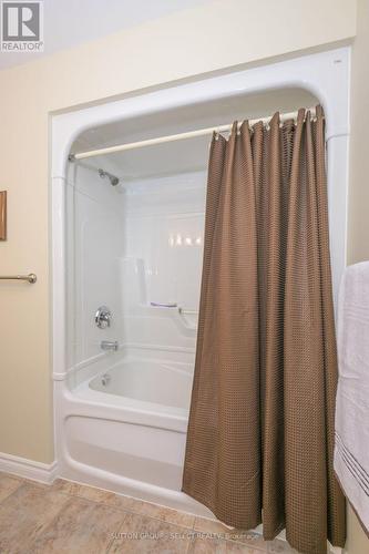 2086 Denview Avenue, London, ON - Indoor Photo Showing Bathroom