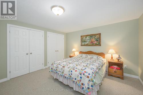 2086 Denview Avenue, London, ON - Indoor Photo Showing Bedroom