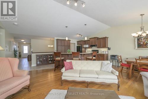 2086 Denview Avenue, London, ON - Indoor Photo Showing Living Room