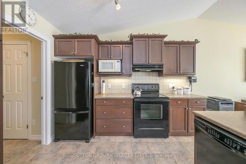 2086 Denview Avenue, London, ON - Indoor Photo Showing Kitchen