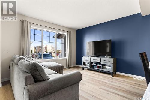 4 5752 Gordon Road, Regina, SK - Indoor Photo Showing Living Room