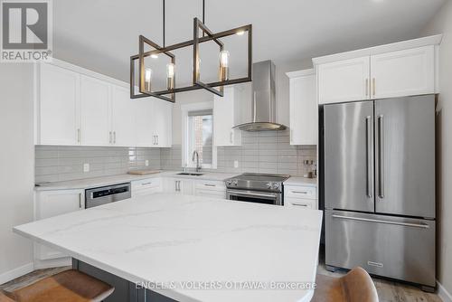 513 Edison Avenue, Ottawa, ON - Indoor Photo Showing Kitchen With Upgraded Kitchen