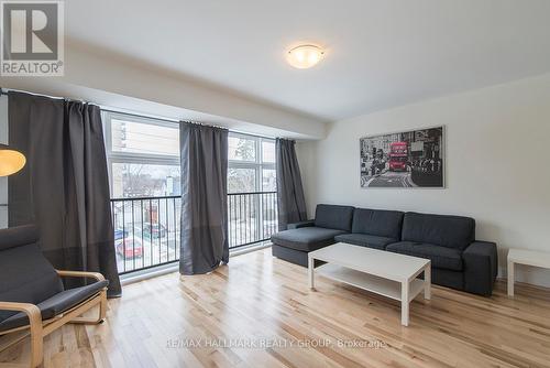 550 Guy Street, Ottawa, ON - Indoor Photo Showing Living Room