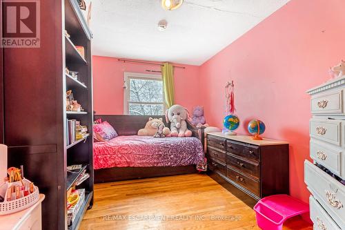 24 Eaton Place, Hamilton, ON - Indoor Photo Showing Bedroom