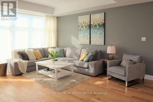 59 Douglas Avenue, Ottawa, ON - Indoor Photo Showing Living Room