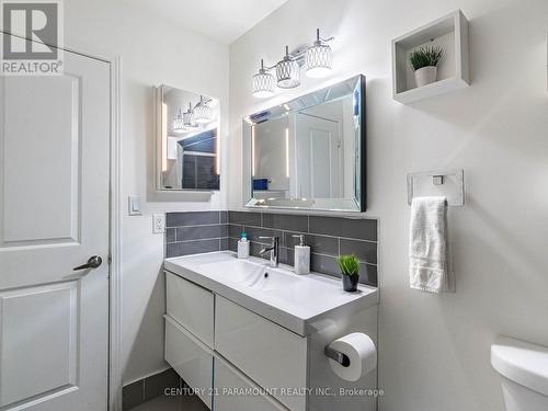 7805 Wildfern Drive, Mississauga, ON - Indoor Photo Showing Bathroom