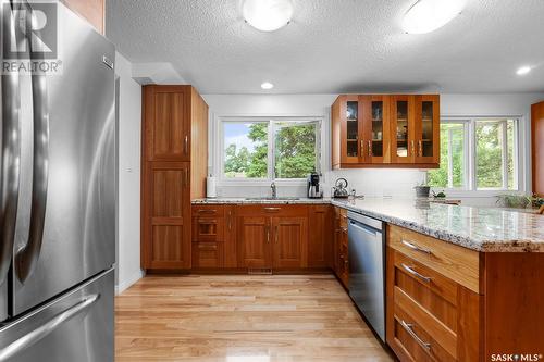 236 Lockwood Road, Regina, SK - Indoor Photo Showing Kitchen With Upgraded Kitchen