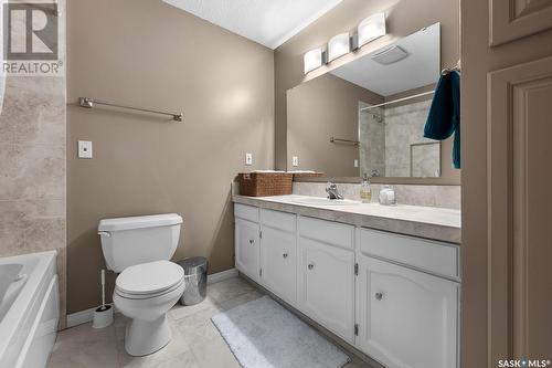 236 Lockwood Road, Regina, SK - Indoor Photo Showing Bathroom