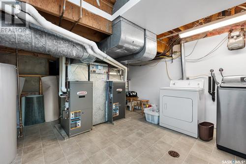 236 Lockwood Road, Regina, SK - Indoor Photo Showing Laundry Room