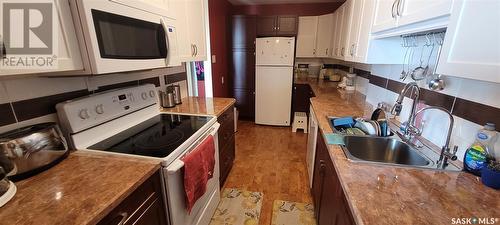 608 4615 Rae Street, Regina, SK - Indoor Photo Showing Kitchen