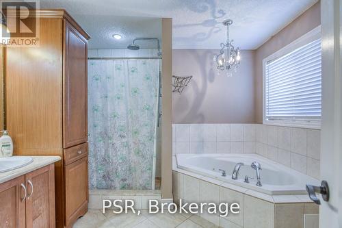 38 Huck Crescent, Kitchener, ON - Indoor Photo Showing Bathroom