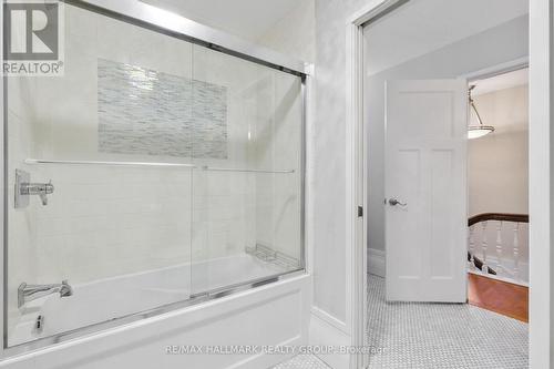 89 Fourth Avenue, Ottawa, ON - Indoor Photo Showing Bathroom