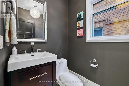 89 Fourth Avenue, Ottawa, ON - Indoor Photo Showing Bathroom