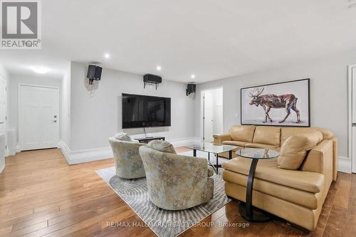 89 Fourth Avenue, Ottawa, ON - Indoor Photo Showing Living Room