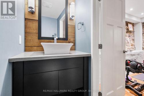 89 Fourth Avenue, Ottawa, ON - Indoor Photo Showing Bathroom