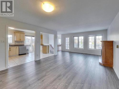 673 Driftcurrent Drive, Mississauga, ON - Indoor Photo Showing Living Room