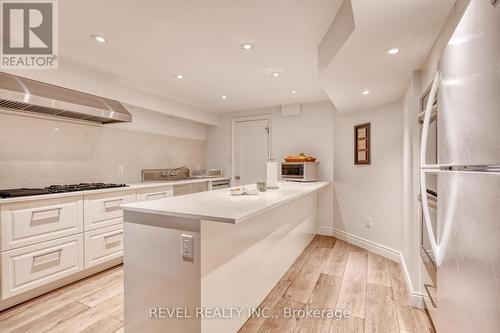 135 Greti Drive, Hamilton, ON - Indoor Photo Showing Kitchen