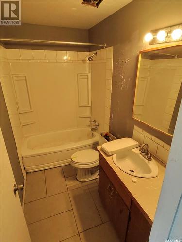 D 4208 Castle Road, Regina, SK - Indoor Photo Showing Bathroom