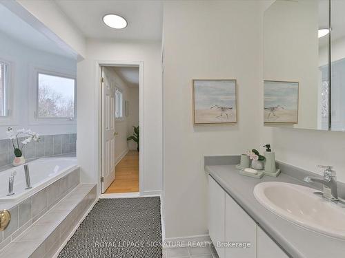 4107 Wheelwright Cres, Mississauga, ON - Indoor Photo Showing Bathroom