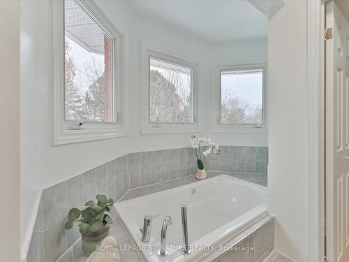 4107 Wheelwright Cres, Mississauga, ON - Indoor Photo Showing Bathroom