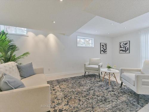 4107 Wheelwright Cres, Mississauga, ON - Indoor Photo Showing Living Room