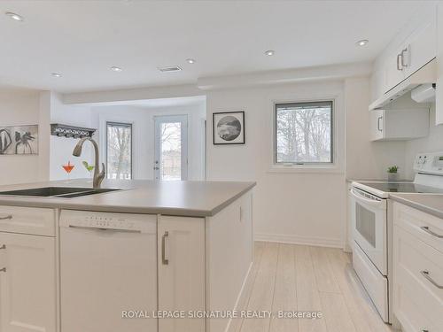 4107 Wheelwright Cres, Mississauga, ON - Indoor Photo Showing Kitchen