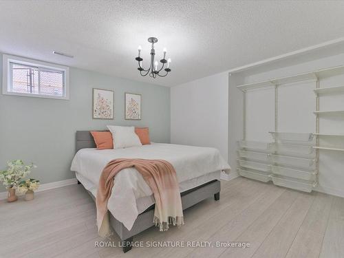 4107 Wheelwright Cres, Mississauga, ON - Indoor Photo Showing Bedroom