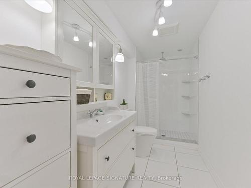 4107 Wheelwright Cres, Mississauga, ON - Indoor Photo Showing Bathroom