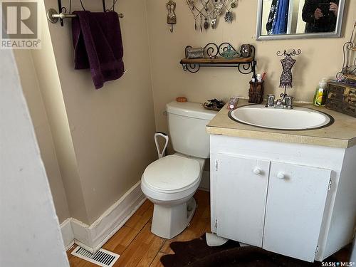 1417 Cameron Street, Regina, SK - Indoor Photo Showing Bathroom