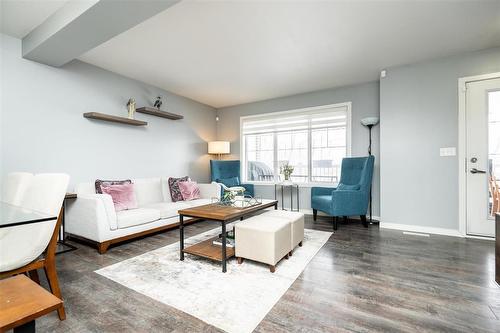 709 280 Amber Trail, Winnipeg, MB - Indoor Photo Showing Living Room