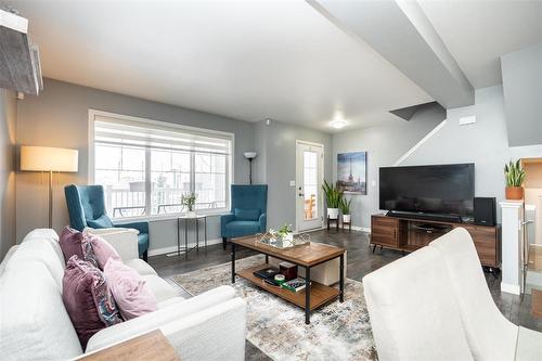 709 280 Amber Trail, Winnipeg, MB - Indoor Photo Showing Living Room