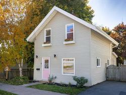 5 Summit Street  Dartmouth, NS B2Y 2X9