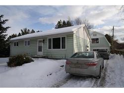 214 Canterbury DR  Fredericton, NB E3B 4L9