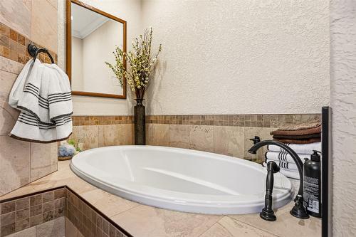 1808 Erickson Road, Creston, BC - Indoor Photo Showing Bathroom