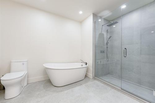 Salle de bains attenante à la CCP - 2-131 Rue Du Port, Montréal (Ville-Marie), QC - Indoor Photo Showing Bathroom