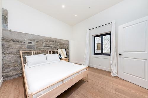 Chambre à coucher - 2-131 Rue Du Port, Montréal (Ville-Marie), QC - Indoor Photo Showing Bedroom