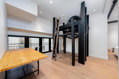Autre - 2-131 Rue Du Port, Montréal (Ville-Marie), QC - Indoor Photo Showing Other Room