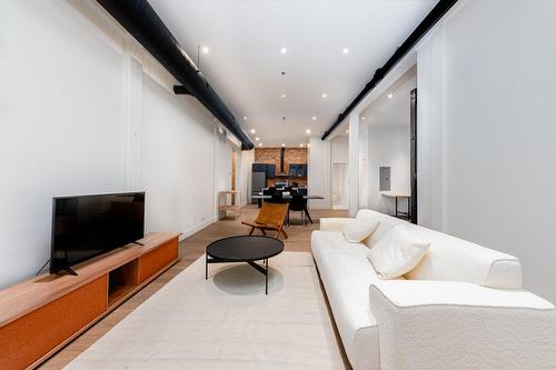 Salon - 2-131 Rue Du Port, Montréal (Ville-Marie), QC - Indoor