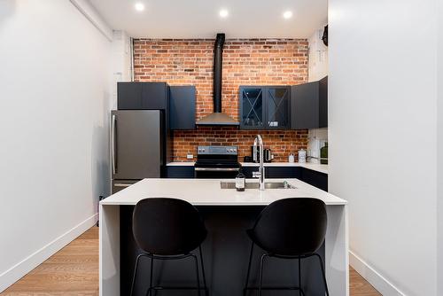 Cuisine - 2-131 Rue Du Port, Montréal (Ville-Marie), QC - Indoor Photo Showing Kitchen