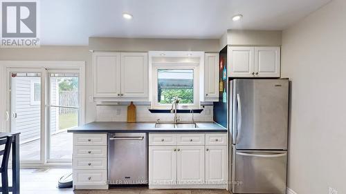 1924 Balsam Avenue, Mississauga, ON - Indoor Photo Showing Kitchen